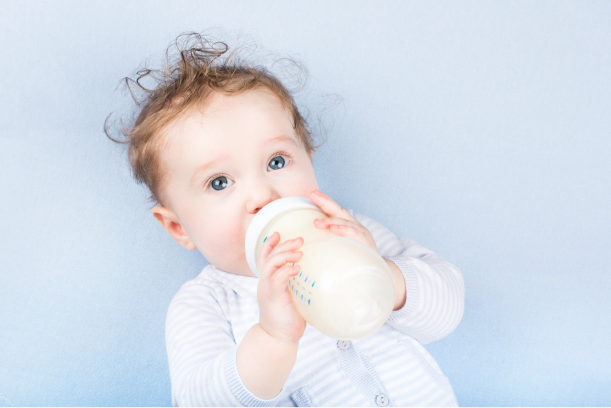 việc sử dụng bình sữa có các chức năng chống sặc đầy hơi hoạt động hiệu quả