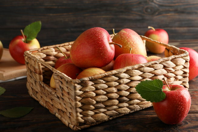 Trong vỏ táo chứa nhiều chất chống oxi hóa và các lợi chất khác