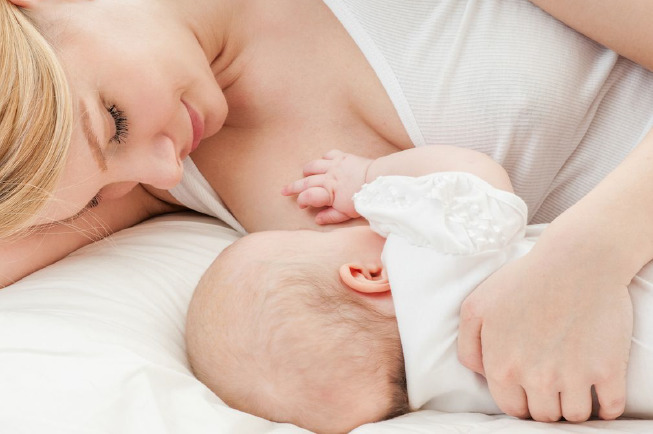 Sữa mẹ – Phương pháp thần kỳ giúp bé giảm sốt nhanh