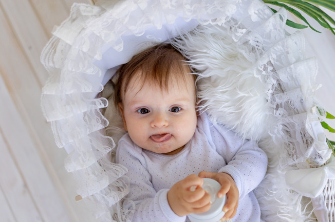 Chăm sóc trẻ sơ sinh 5 tháng tuổi theo lịch trình ăn uống cụ thể 