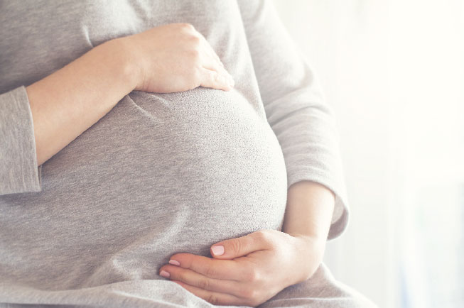 Dấu hiệu mang thai đứa thứ 2 đầu tiên mà mẹ nân biết đó chính là bụng sẽ to hơn và thấp hơn so với lần 1