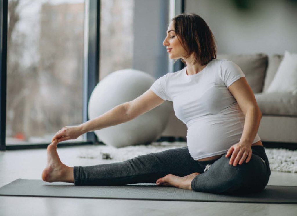 Việc tập thể dục này sẽ giúp mẹ bầu dễ ngủ hơn và chứng đau lưng cũng sẽ thuyên giảm