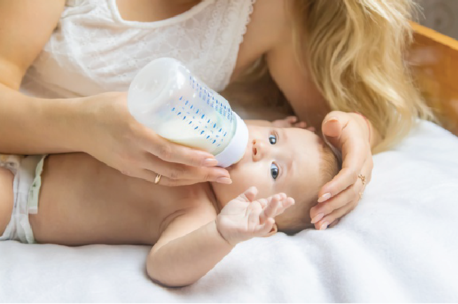 Các loại sữa chứa nhóm chất dinh dưỡng Choline, DHA, ARA, Prebiotic…sẽ giúp bé phát triển về thể chất cũng như trí tuệ