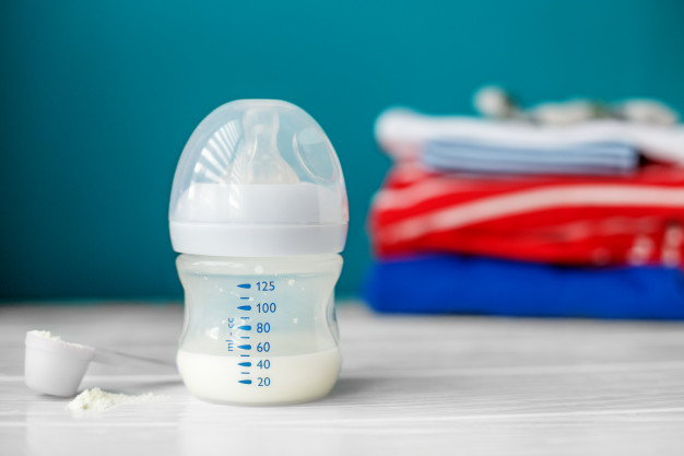 Các mẹ hoàn toàn có thể mang sữa công thức khi ra ngoài hay du lịch