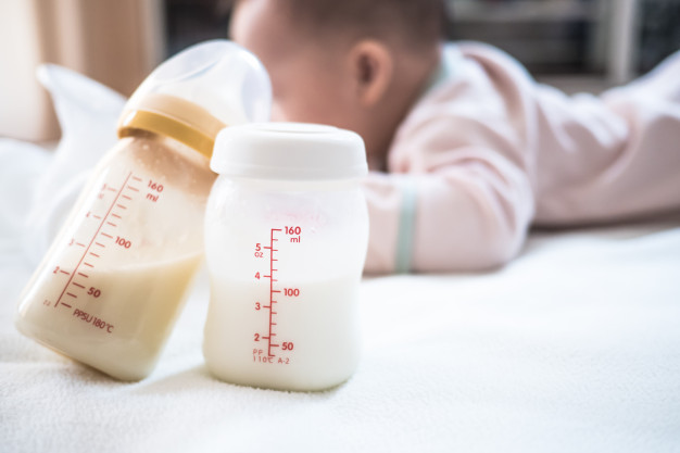 Sữa công thức không phù hợp khiến trẻ ăn dặm bị sôi bụng