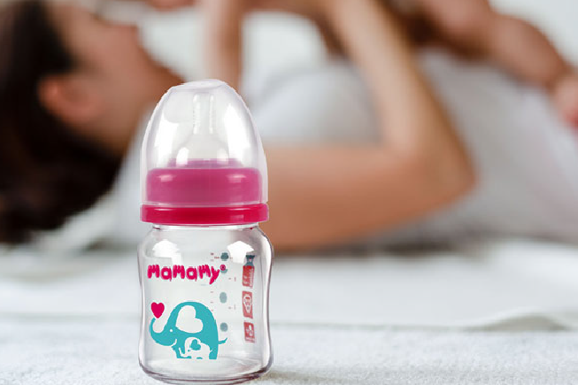 Bình sữa chống sặc và đầy hơi Mamamy là bình sữa không giải phóng BPA, không chì, không chất độc hại.