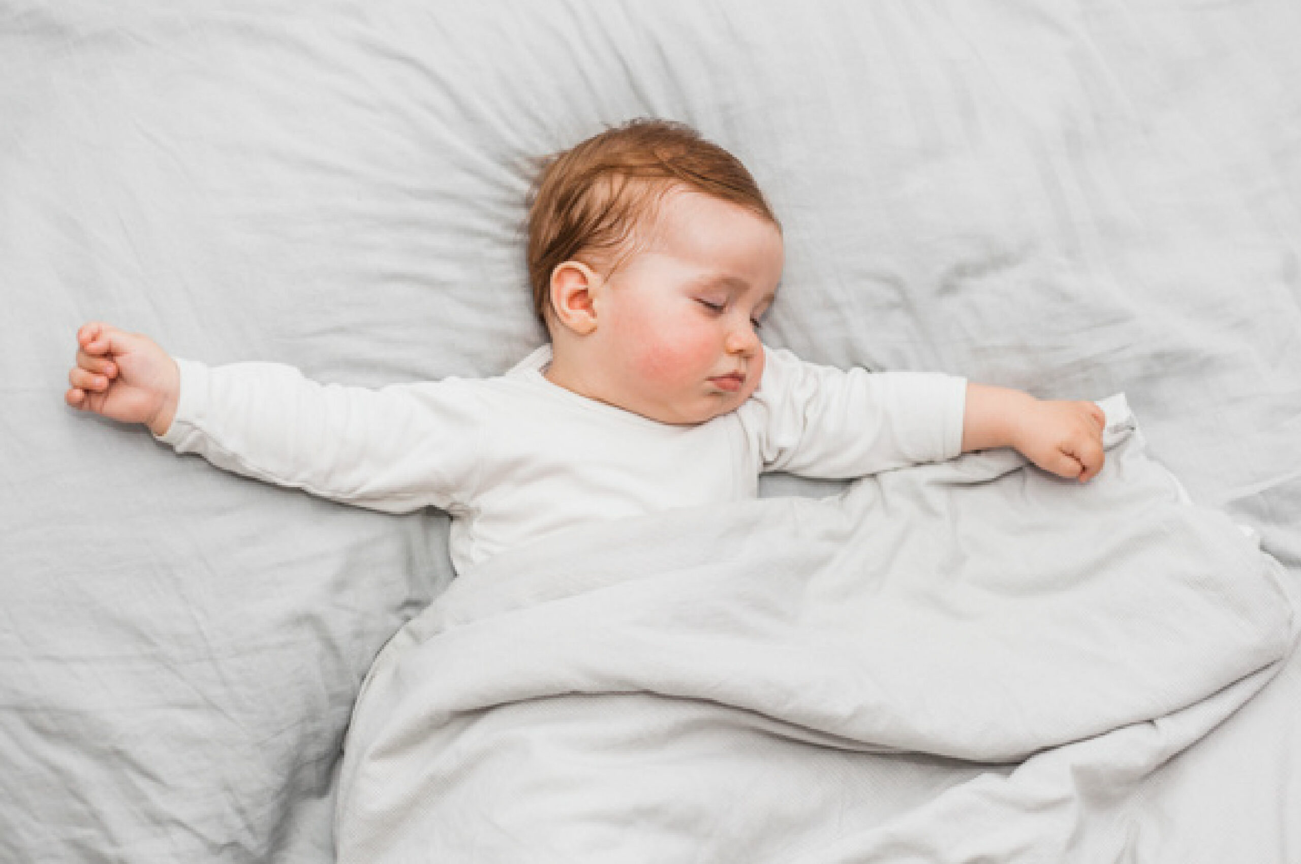 Theo National Sleep Foundation, trẻ sơ sinh nên ngủ từ 14 đến 17 tiếng mỗi ngày