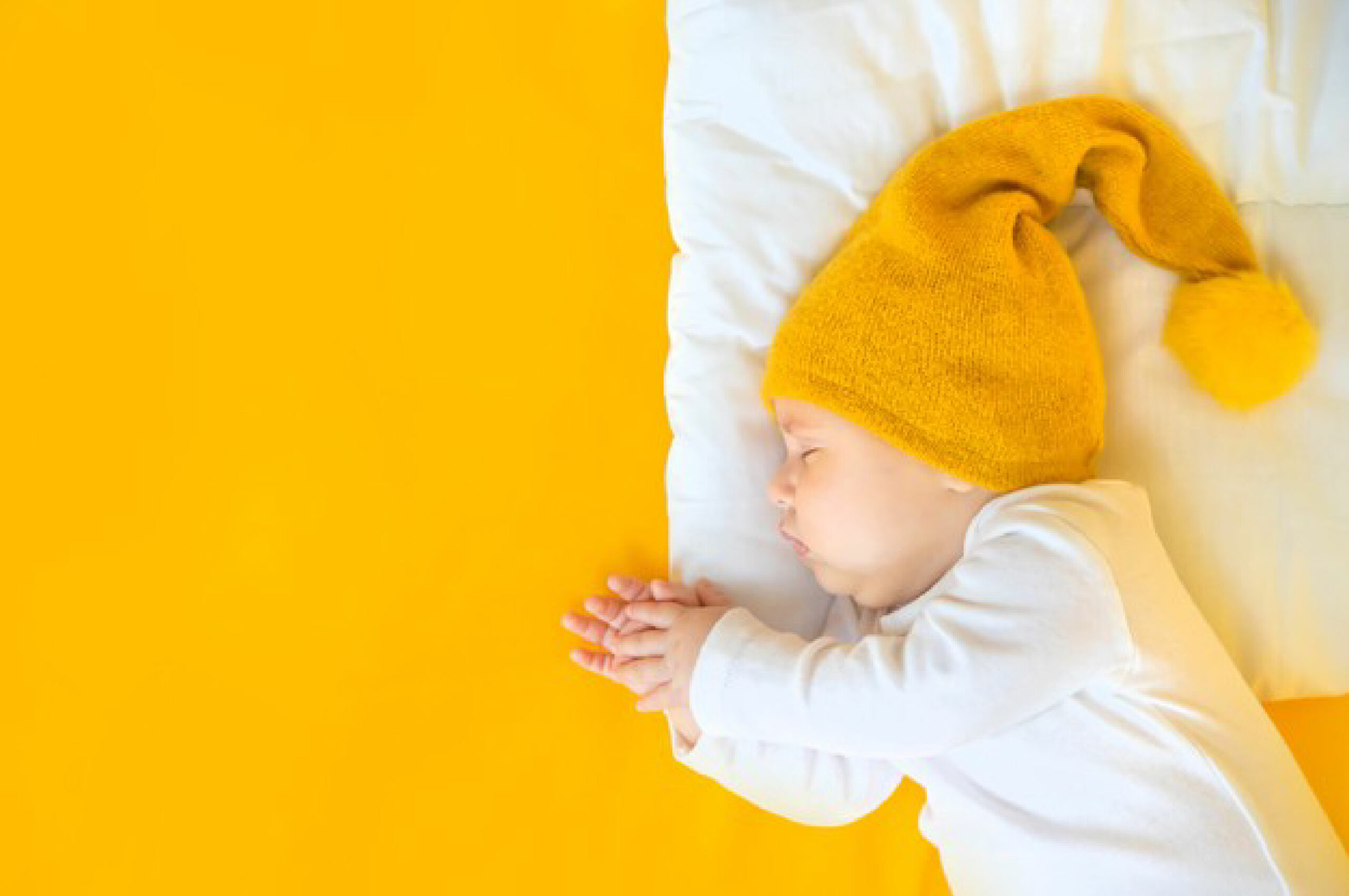 Trẻ sơ sinh ngủ bao nhiêu tiếng – Những khuyến cáo để bé có giấc ngủ an toàn
