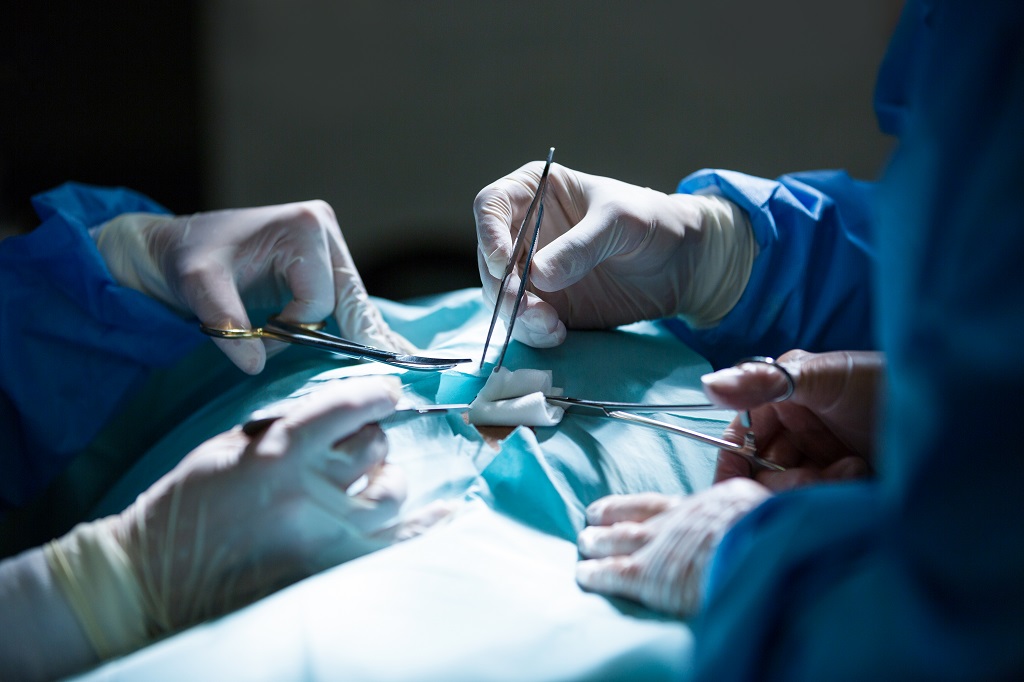 Một số mẹ bầu sẽ tiến hành các phẫu thuật khoét chóp hoặc cắt ngắn cổ tử cung