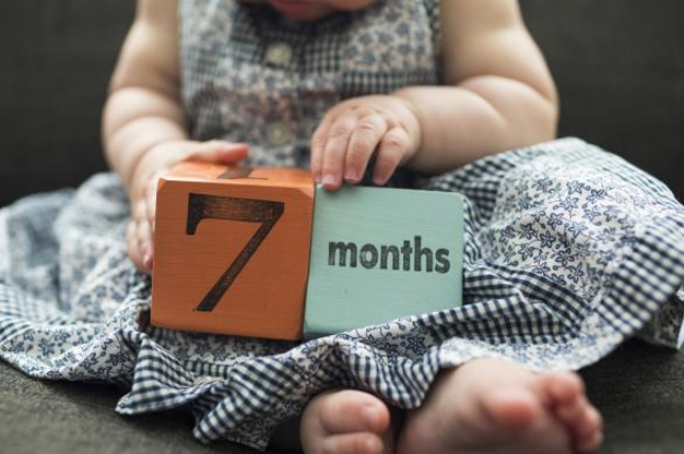 Khi được 7 tháng tuổi, bé sẽ trở nên năng động hơn những tháng trước rất nhiều.