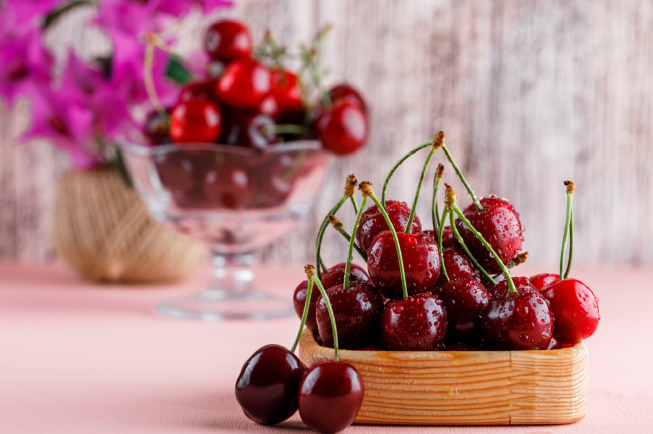 Quả cherry được xem là loại trái cây cao cấp tại Việt Nam vì phải nhập khẩu, giá thành khá cao và không nhiều địa điểm bán