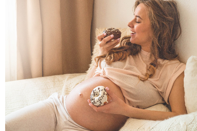 Đồ ngọt không chỉ ảnh hưởng đến thai nhi mà còn ảnh hưởng đến sức khỏe của mẹ bầu khi sinh bé.