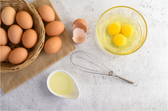 Trứng là thực phẩm giàu protein, canxi, vitamin B12 và riboflavin giúp hỗ trợ chiều cao của trẻ