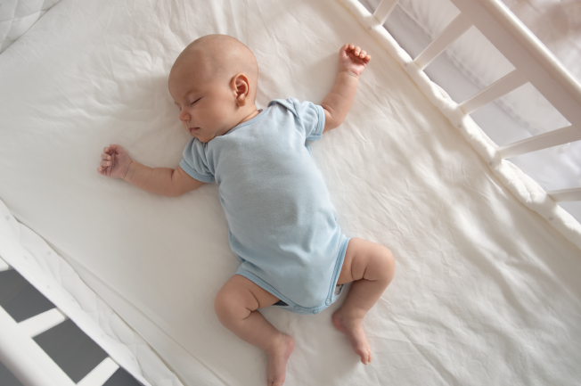 Chăm sóc giấc ngủ cho trẻ sơ sinh mùa hè