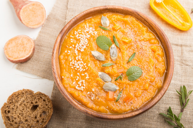 Salmon, carrot, bean soup - nutrition for the Japanese 8 month baby's weaning menu