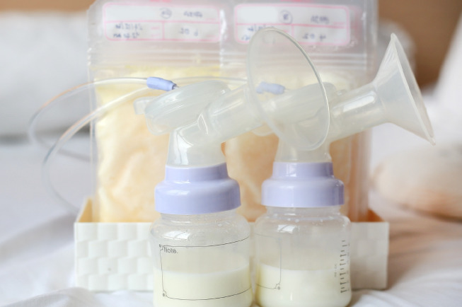 Chuẩn bị làm mẹ lần đầu cần: Máy hút sữa