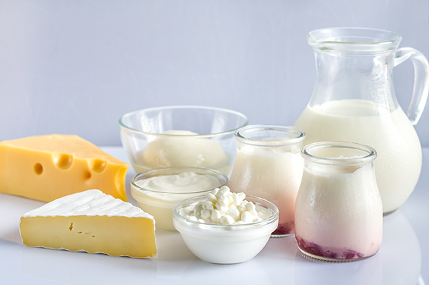 Sữa là nguồn cung cấp canxi, photpho, vitamin B, magie và kẽm