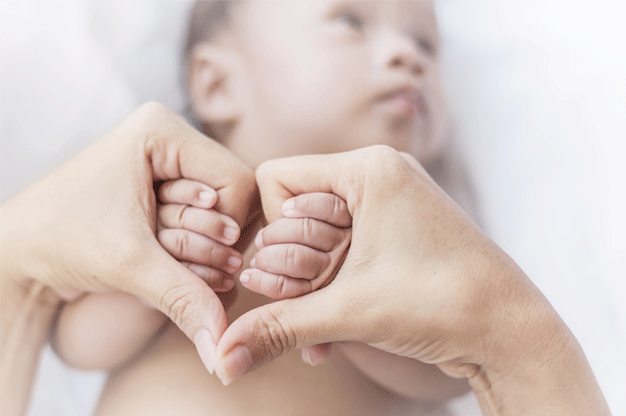 vCha mẹ nên xem xét việc sinh con, bởi khả năng con sinh ra bị dị tật tim bẩm sinh là rất lớn