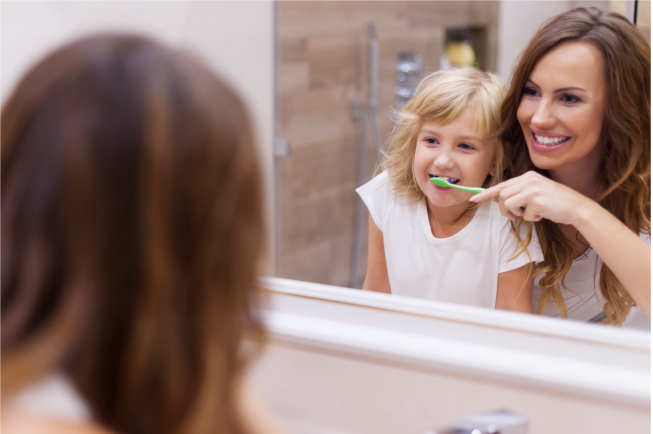 Tập đánh răng cho bé, mẹ nên tạo hứng thú cho bé mỗi lần vệ sinh răng miệng