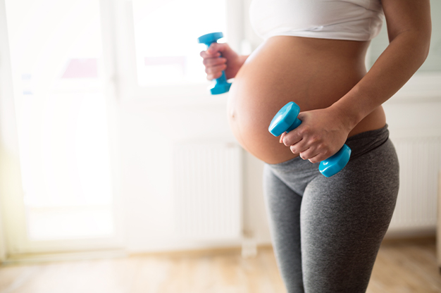 Tập thể dục nhẹ nhàng giảm thiểu đáng kể khó thở khi mang thai