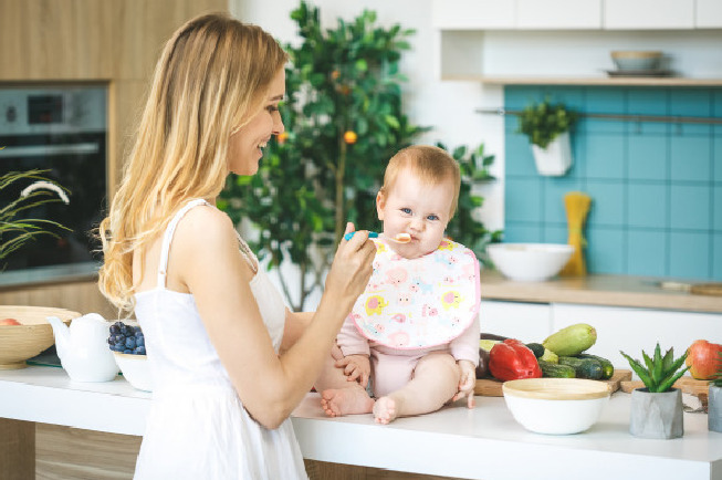 Sử dụng bột ăn dặm cho bé 4 tháng tuổi quá sớm: Tăng nguy cơ suy dinh dưỡng