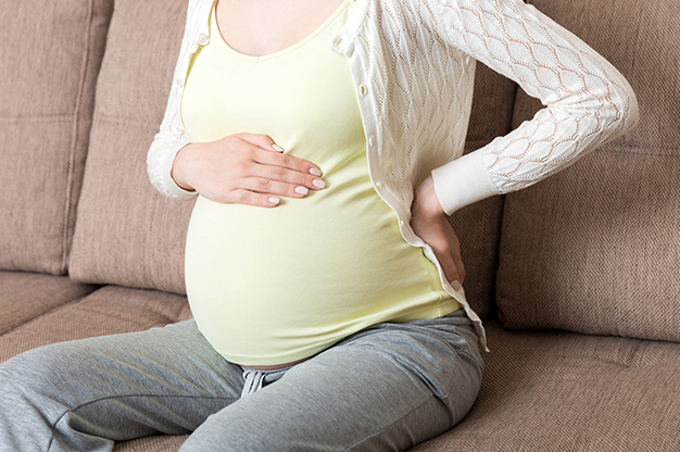 Dấu hiệu sắp sinh cần nhập viện tiếp theo là đau bụng từng cơn tăng dần