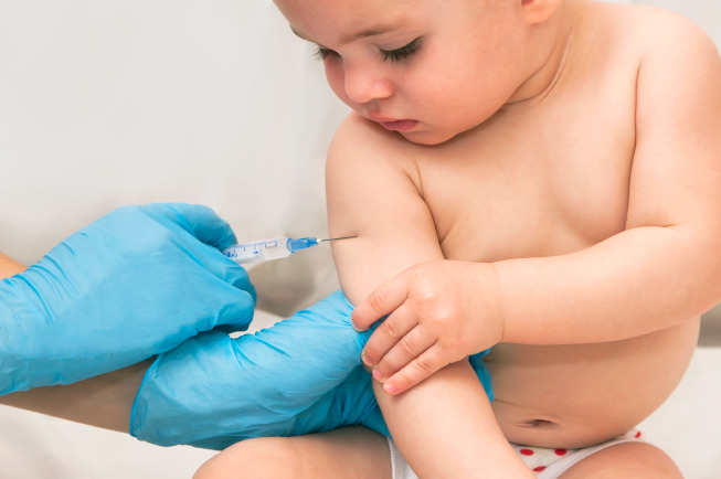 Hãy đảm bảo rằng trẻ đã được tiêm chủng đầy đủ, đúng lịch các loại vaccine cần thiết