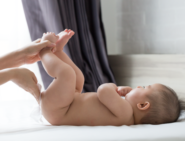 Chất kháng khuẩn có trong khăn ướt chuẩn giúp bảo vệ da bé tốt hơn
