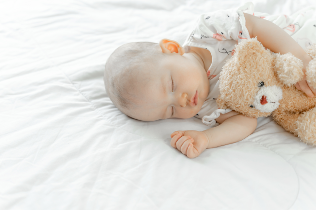 Bé mới sinh thường ngủ khoảng 15 – 16 tiếng/ngày