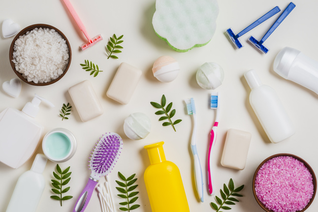 Dụng cụ vệ sinh cá nhân: Bàn chải, kem đánh răng, dây buộc tóc, kem dưỡng môi, kem dưỡng ẩm chăm sóc làn da sau đẻ.