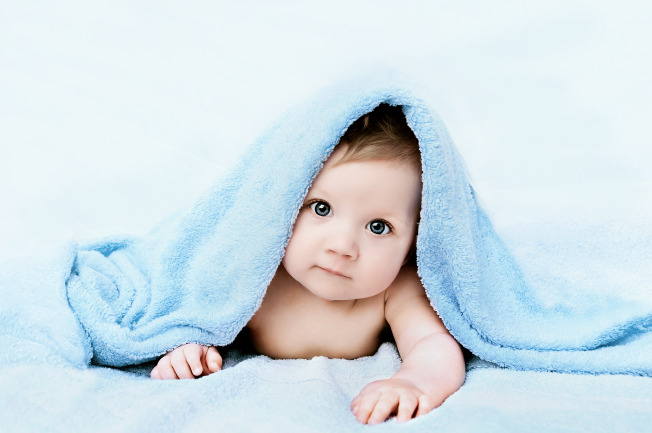 Cách chăm sóc trẻ sơ sinh từ 0 đến 6 tháng tuổi: Khăn tắm cho trẻ sơ sinh