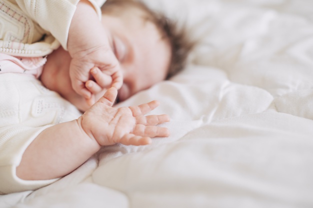 Giấc ngủ của trẻ sơ sinh trong những tháng đầu
