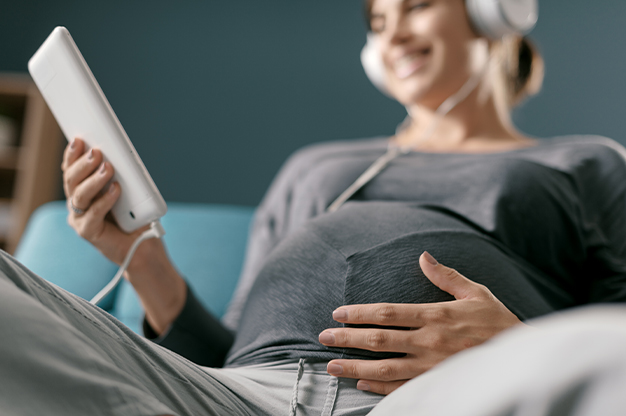 Mẹ và bé nên bắt đầu nghe nhạc khi thai được 16 tuần tuổi