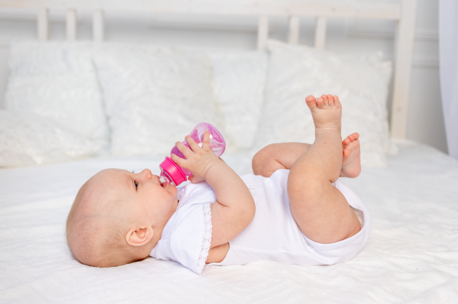 Mẹ cần lưu ý đặc biệt về thời gian thay các loại bình sữa cho bé. Điều này sẽ đảm bảo sự an toàn cho sức khỏe trẻ.