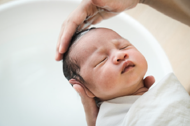 Tắm mướp đắng cho trẻ sơ sinh mang lại nhiều lợi ích