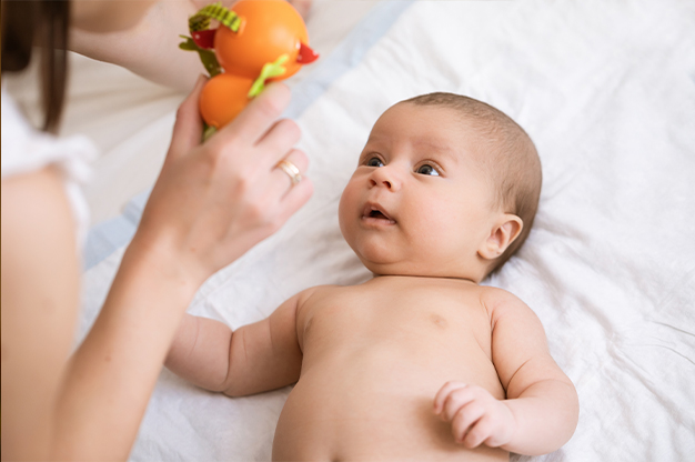 Tầm nhìn của trẻ sơ sinh 4 tháng tuổi được cải thiện mỗi ngày