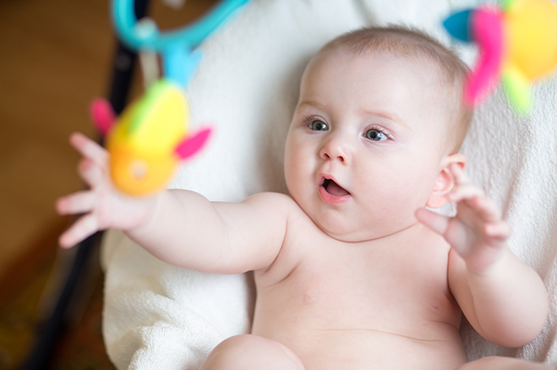 Trẻ 4 tháng tuổi cũng cải thiện đáng kể thị lực