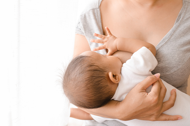 Cách chăm sóc trẻ sơ sinh từ 0 đến 6 tháng tuổi: Cho bé bú như thế nào?