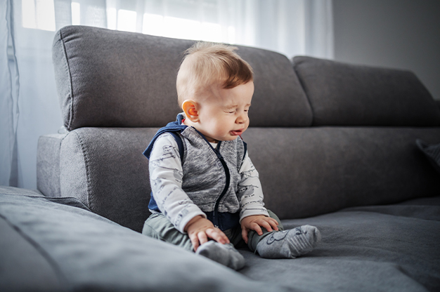 Do đường hô hấp còn non nên trẻ 2 tháng tuổi cũng hay mắc phải các triệu chứng như ho hay hắt hơi nhiều