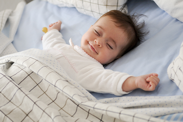 Giấc ngủ cũng đóng vai trò quan trọng trong sự phát triển của trẻ 4 tháng tuổi