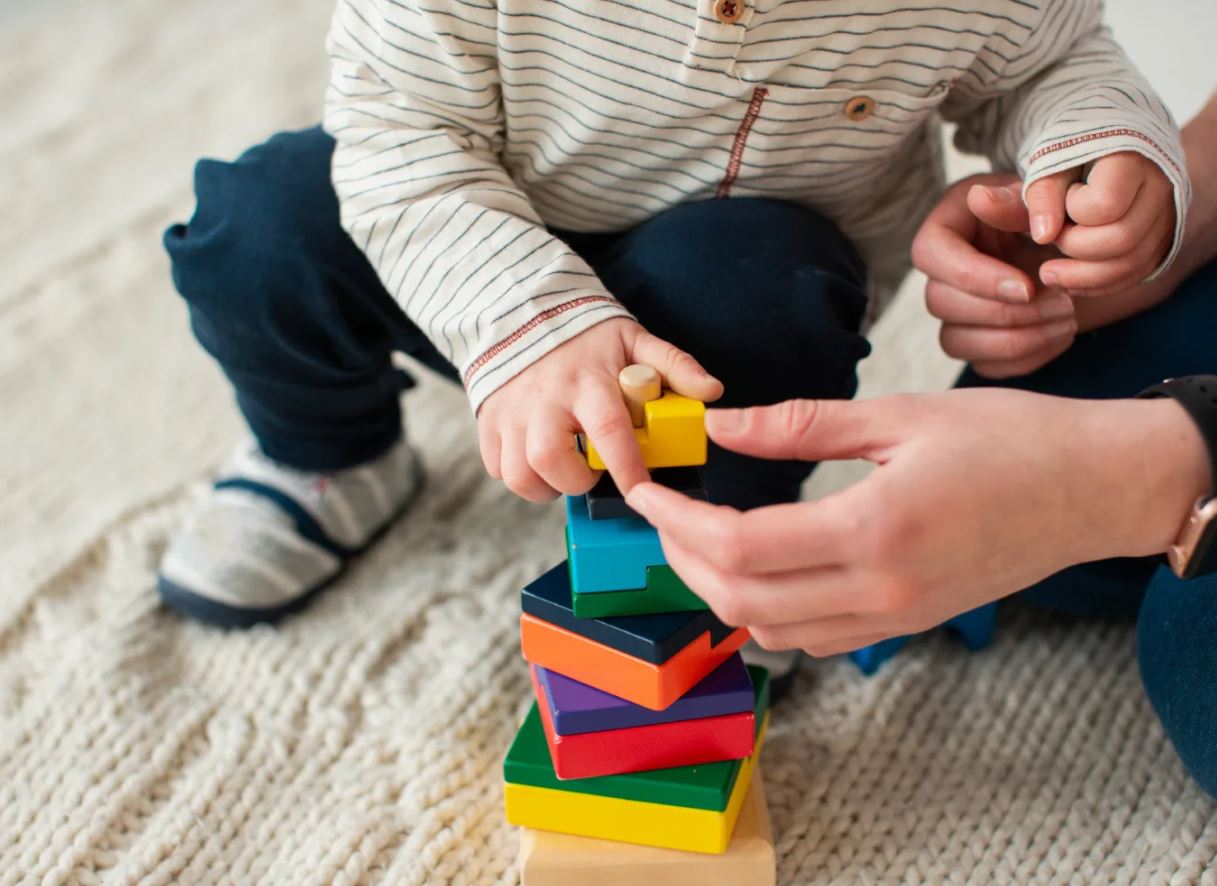 Gọi ý trò chơi cho bé 5 tháng tuổi nhanh phát triển