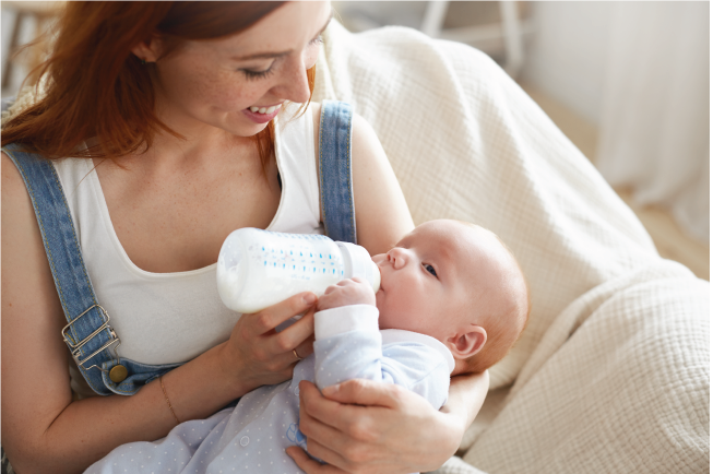 Không có một con số nào chính xác về lượng sữa cho bé sơ sinh mà bố mẹ có thể áp dụng hoàn toàn được cả