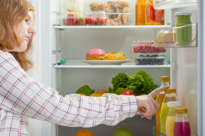 Bảo quản thực phẩm trong tủ lạnh có các hộp giúp cho các loại mùi thức ăn không bị ám vào nhau