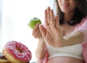 Bầu 4 tháng không nên ăn gì để bảo vệ sức khỏe mẹ và bé?