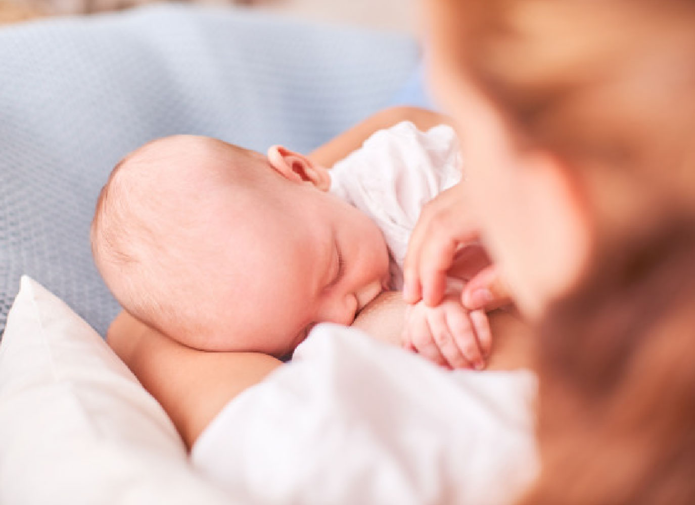 Bé 2 tháng tuổi bú ít phải làm sao? Mẹ không thể bỏ qua