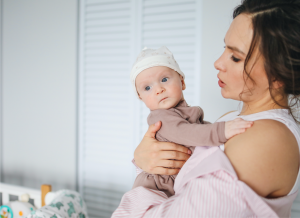 Bé 4 tháng lười bú sữa – mẹ phải làm sao để khắc phục?