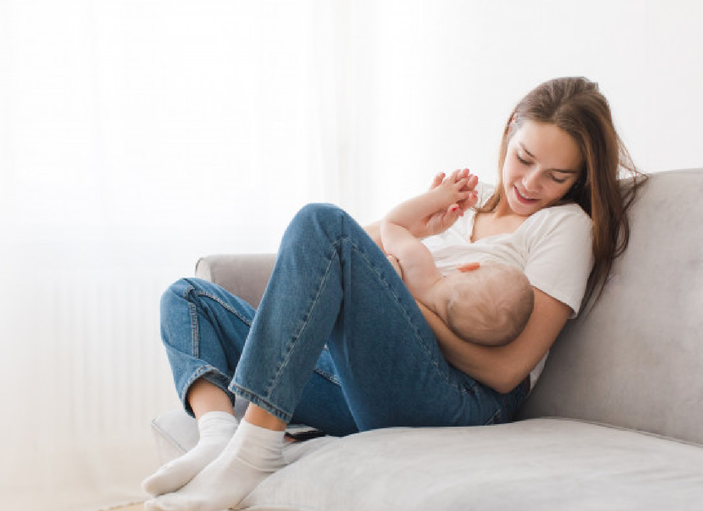 Bé 7 ngày tuổi bú bao nhiêu: Câu Trả Lời Của Chuyên Gia