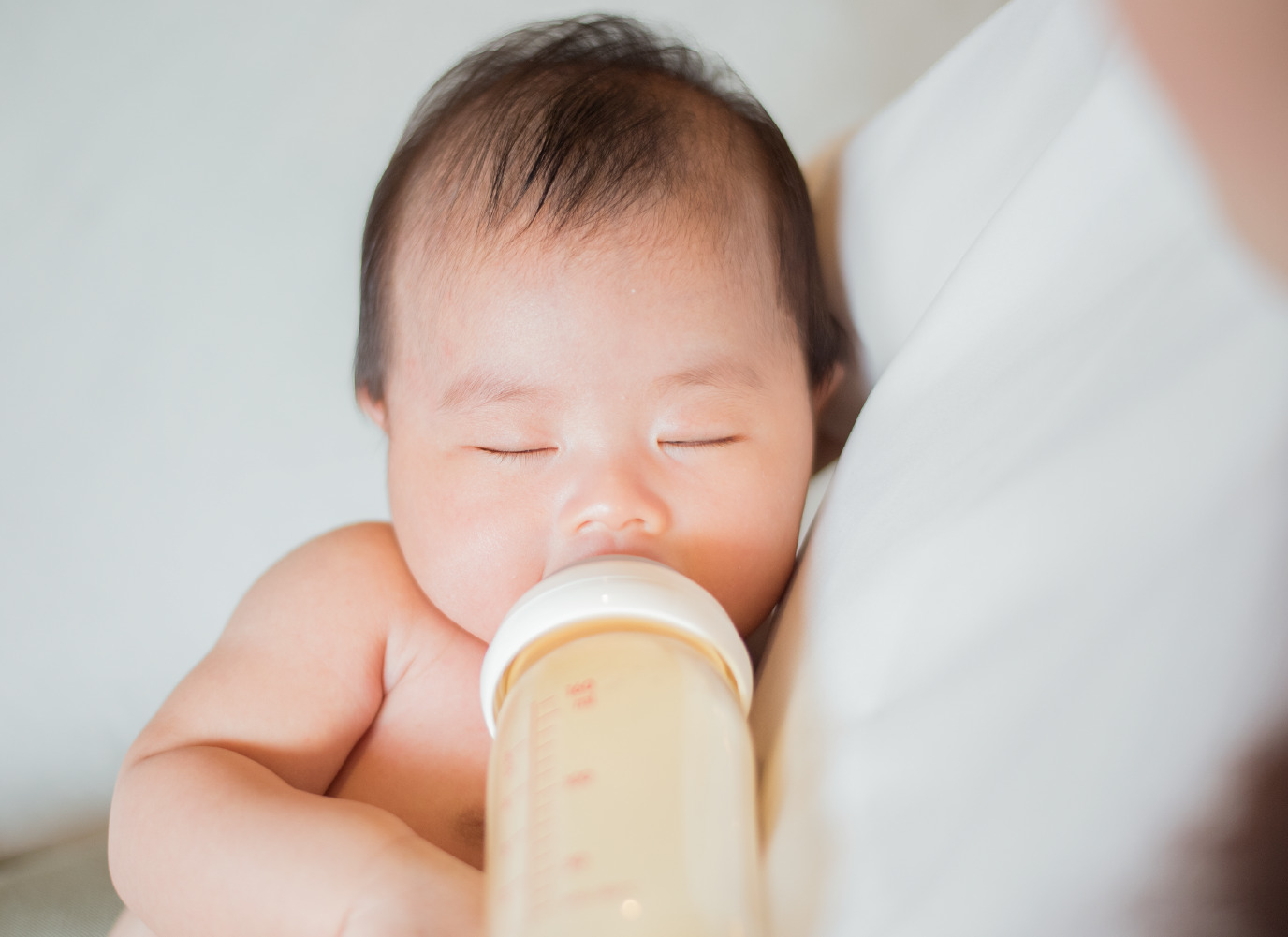 Bé 9 tuần tuổi bú ít: Nguyên nhân và cách khắc phục hiệu quả