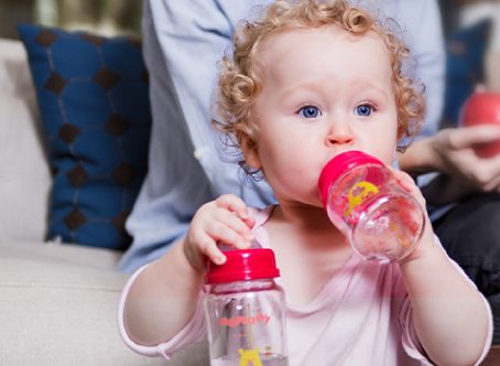 Bình sữa cho bé – Mẹ nên chọn sao cho đúng?