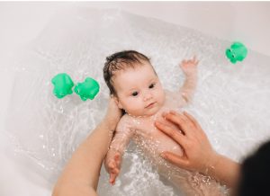 Cách tắm cho trẻ sơ sinh đơn giản mẹ nào cũng cần biết
